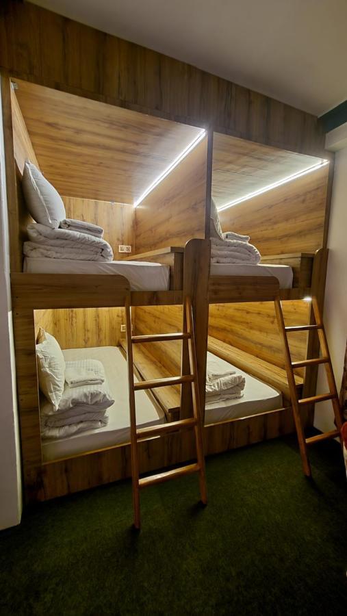 Dharma Backpackers Hostel Pokhara Buitenkant foto